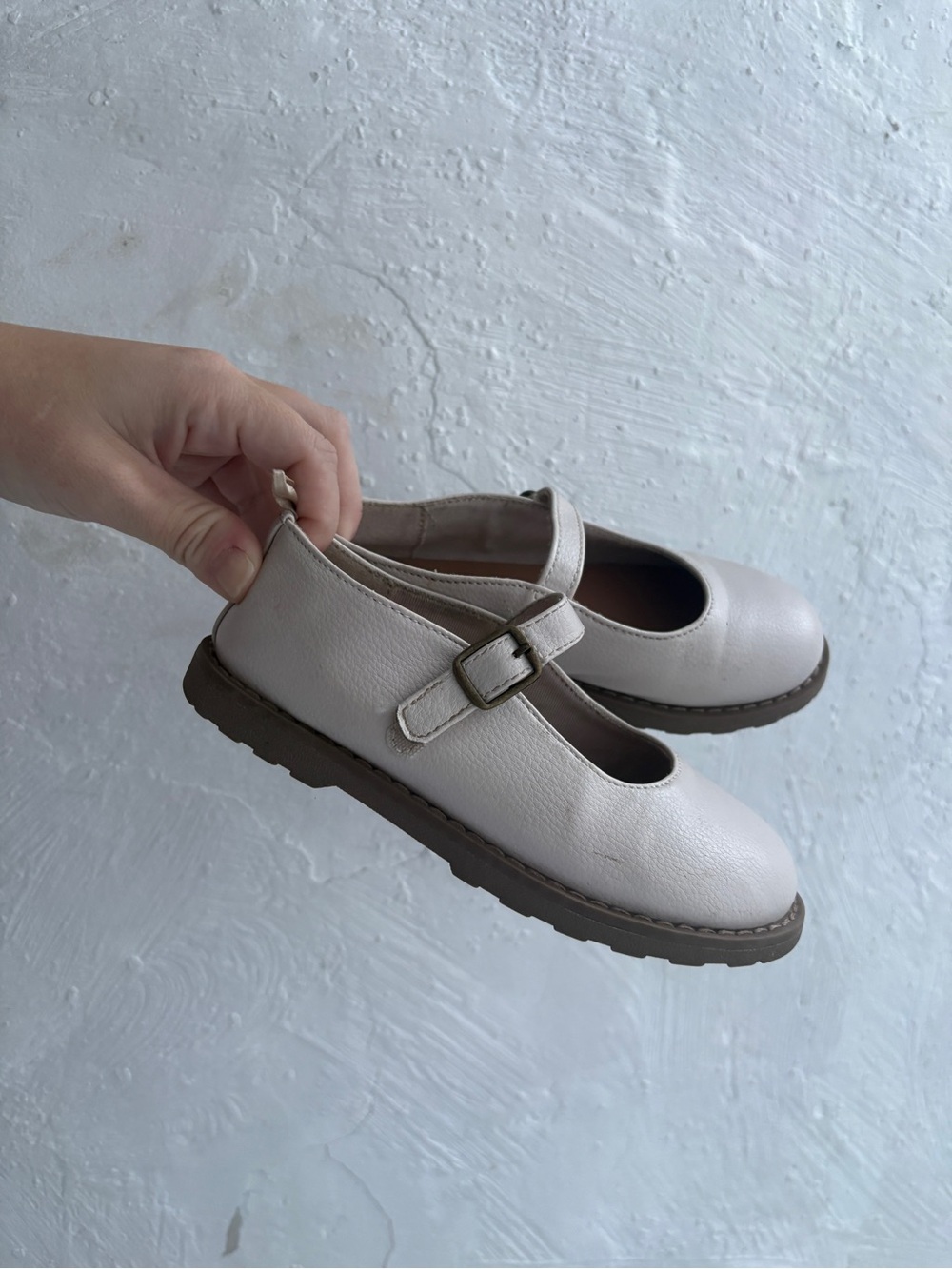 Girls Old Navy cream white Mary Jane flats